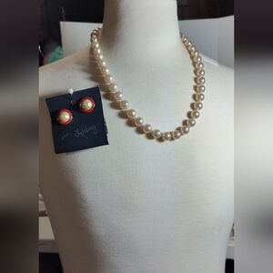 Classic Simgle Strand Pearl Necklace Coordinated Red Enamel Pearl Earrings NWOT